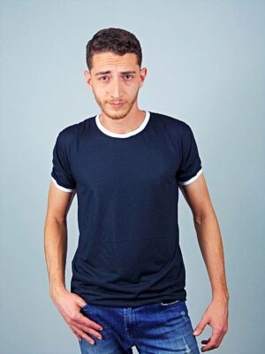 2 - Camiseta Ringer Tee Preto Modelo Convencional Unisex (1)