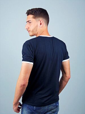 2 - Camiseta Ringer Tee Preto Modelo Convencional Unisex (7)