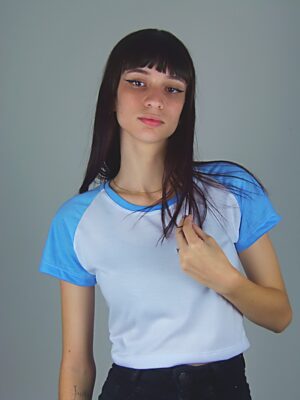 Blusa Cropped Raglan Azul Soltinha Lisa Sem Estampa (6)