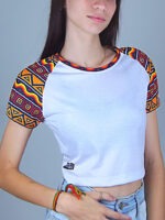 Blusa Cropped Raglan Branco Rasta Soltinha com Manga Estampada - No Sense