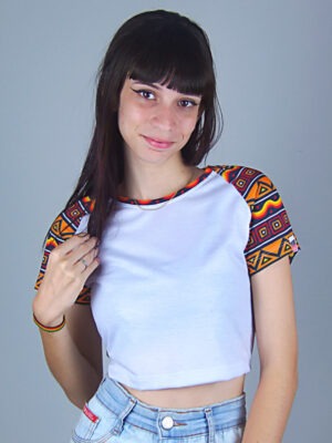 Blusa Cropped Raglan Branco Rasta Soltinha com Manga Estampada (3)