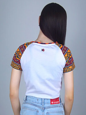 Blusa Cropped Raglan Branco Rasta Soltinha com Manga Estampada (6)