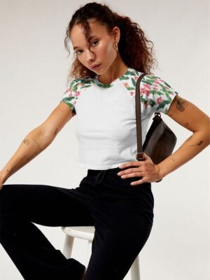 Blusa Cropped Raglan Soltinha Floral Estampada (2)