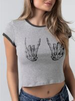 Blusa Cropped Ringer Tee Cinza Mescla Skull hand Mão Caveira Soltinha - No Sense