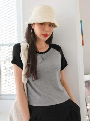 Camiseta Babylook Raglan Cinza e Preto Lisa Sem Estampa (2)