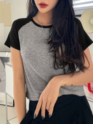 Camiseta Babylook Raglan Cinza e Preto Lisa Sem Estampa (3)