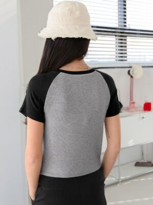 Camiseta Babylook Raglan Cinza e Preto Lisa Sem Estampa (4)
