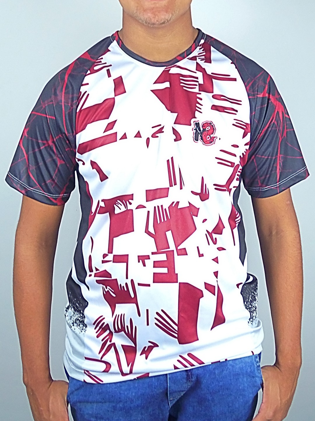 Camiseta Estampa Abstrato Vermelho Raglan Dry Slim - NO SENSE