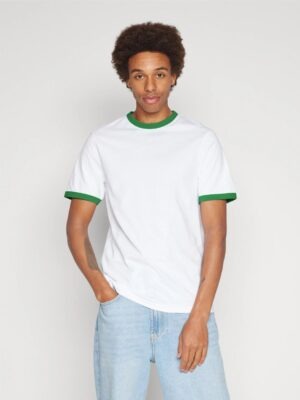 Camiseta Ringer Tee Branco c Verde Modelo Tradicional (3)