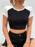 Cropped Raglan Preto com Branco Soltinha Sem Estampa - No Sense