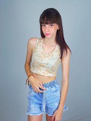 Cropped Regata Canelado Bege Folhas de Outono_ (4)